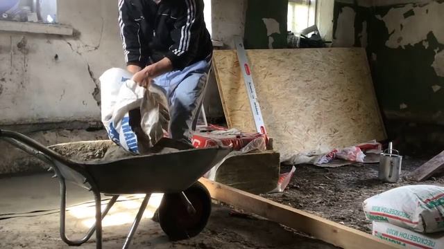 КЕРАМЗИТОБЕТОН // ЗАЛИВАЮ ПОЛ В СТАРОМ ДОМЕ В ДЕРЕВНЕ..