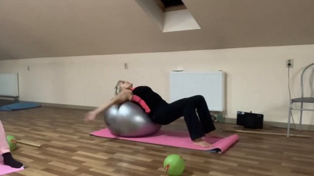 ЛФК - улучшение подвижности ПЛЕЧеВЫХ и ТАЗОБЕДРЕНнЫХ СУСТАВОВ. Снятие напряжения в МЫШЦАХ СПИНЫ.