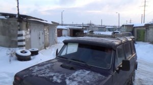 Бригадой заталкиваем ВОЛГУ в гараж для ремонта