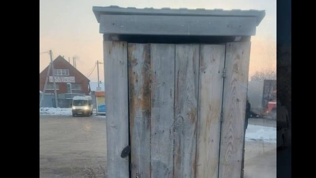 В НОВОСИБИРСКЕ торжественно ОТКРЫЛИ ДЕРЕВЯННЫЙ ТУАЛЕТ после ремонта