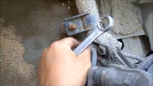 Как заменить передние стойки стабилизатора/Гараж
