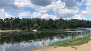 Понедельник. Пляж в парке «Левобережный». Река Воробьёвка.