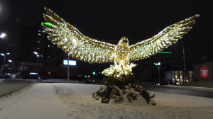 Птица из гирлянды в городе Орле, город Орёл