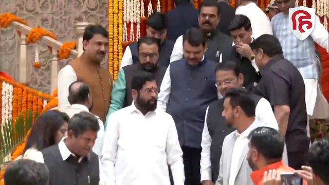 Maharashtra Politics: Shiv Sena Advt में CM Eknath Shinde को Fadnavis से बेहतर बताने पर सियासत। BJP