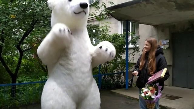 Білий ведмідь на день народження Львів смотреть онлайн