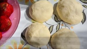 Пирожки с начинкой из клубники