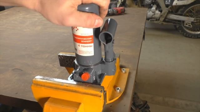 Шикарное применение старых амортизаторов! Hydraulic press from old car shock absorbers! смотреть онлайн