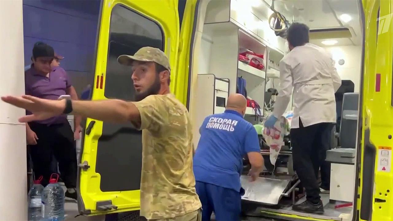 В Махачкале ликвидируют последствия мощных взрывов и борются за жизни раненых