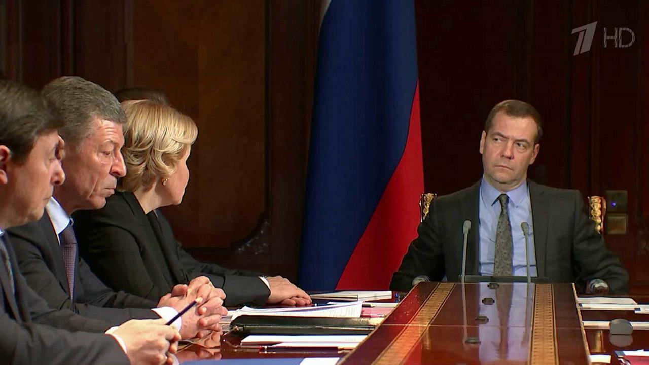 На совещании в правительстве обсудили проблему тра... на производстве и строительство типового жилья