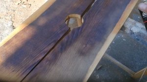 Из старой доски дуба, получилась светильник с полкой.