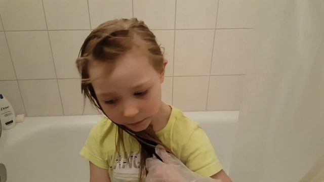 Ура, папа окрасил мне волосы в розовый цвет. Покрасить волосы. Окраска волос. Color Hair смотреть онлайн