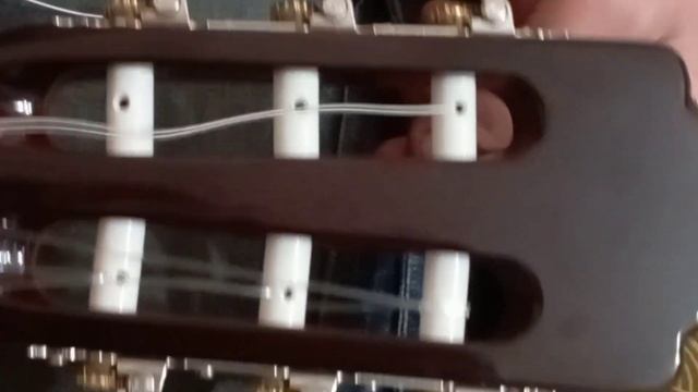 Как поменять струны на классической гитаре (струны HANNABACH) смотреть онлайн