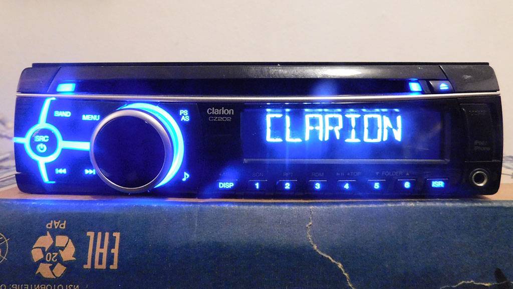 CLARION CZ202