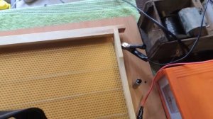 Как я быстро наващиваю вощину на рамки.