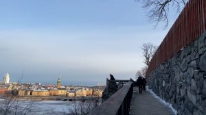 Stockholm Walks: the scenic Monteliusvägen in snow. City streets to city view on Christmas day