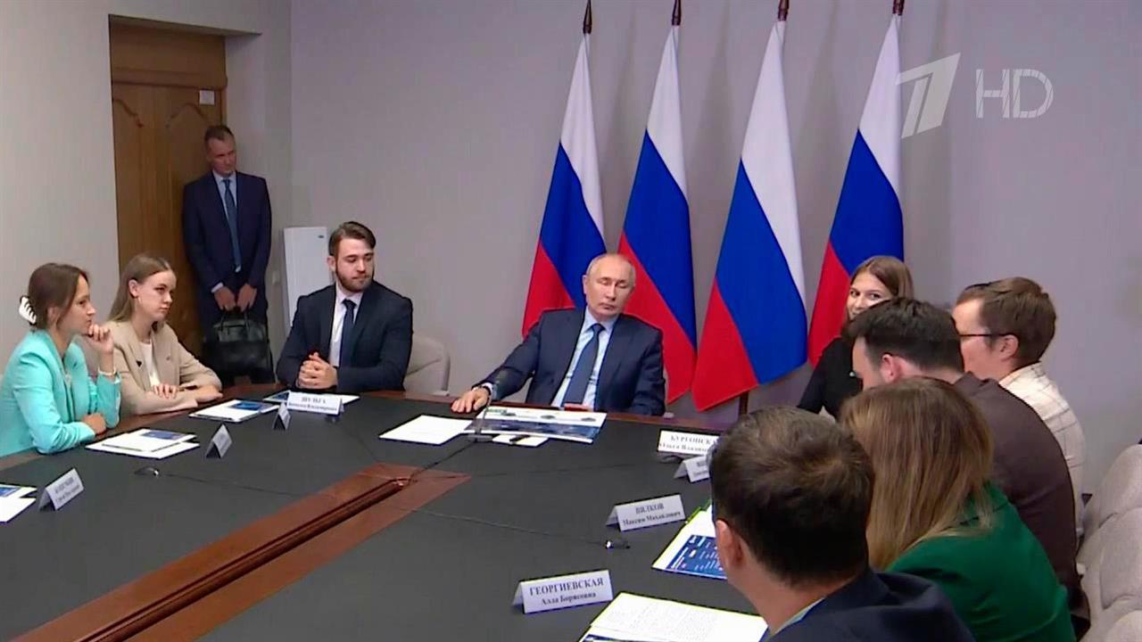 В Сарове молодые ученые рассказали президенту об уникальных исследованиях и ядерных разработках