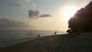 Explore green bowl beach.