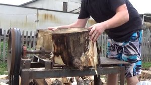 Дровокол винтовой, с  бензиновым  двигателем  6,5 лс.