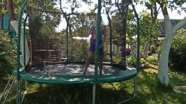 Тренировка на батуте. Часть вторая! смотреть онлайн