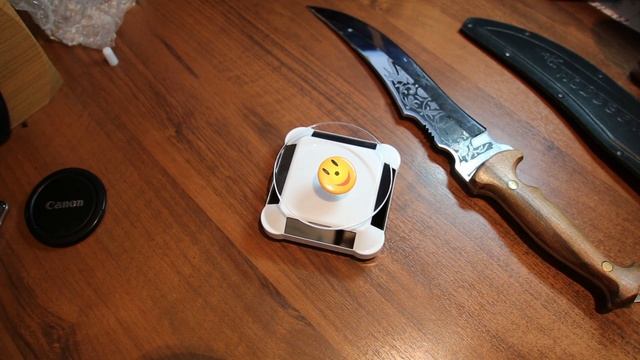 Вращающаяся витрина на солнечных батареях с AliExpress смотреть онлайн