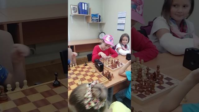 Веду занятие шахматного клуба гроссмейстера Евгении Овод "Каисса"