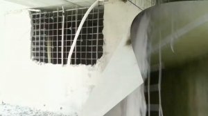 Безопасный демонтаж (снос) межкомнатной перегородки из бетона.