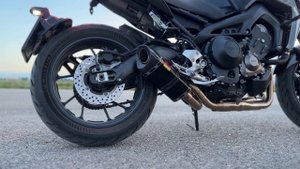 YAMAHA MT-09 | Akrapovic Carbon racing Line SOUND e FLAMES no DBkiller 🔥🔥