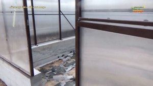 Капитальные Теплицы, с высокими прямыми стенами. Конструкция с классической двухскатной крышей.