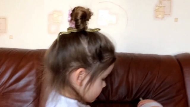 Змея на голове у ребенка/ Аксессуар/Snake on the child's head/Accessory смотреть онлайн