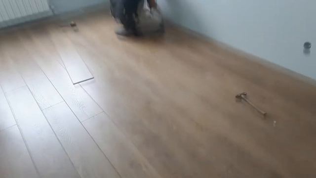 Укладка ламината в двушке без порогов. смотреть онлайн