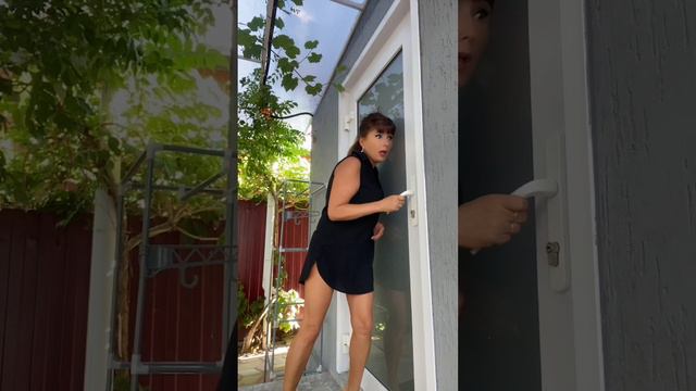 Когда узнала, что гости жарят рыбу в номере😱