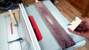 Простейшая самодельная приспособа для заточки ножей на рейсмусе