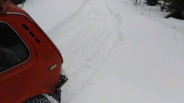 Comforser CF3000 зимой по глубокому снегу на ниве ( 30,5' ) 215/85 /16 смотреть онлайн