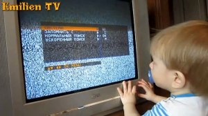 Ребёнок в 1 год сам переключает телевизор. Развитие ребёнка в 1 год