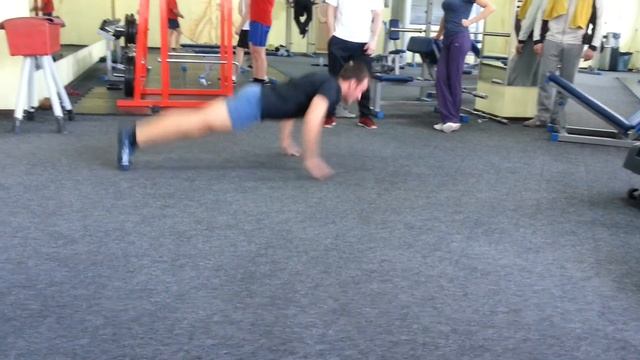 Отжимания в движении вперед-назад | Sliderlife.ru - Спортивная Социальная сеть смотреть онлайн