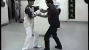 Обучение Пунчи сао в  движении вперед и назад, мастер Вонг Шун Леунг.