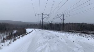 Пассажирские, сдвоенный грузовой, грузовые, электрички и тепловозы на Транссибе