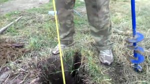 Бурение скважин под забор садовым буром