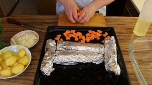 Запечённая скумбрия в духовке с овощами.