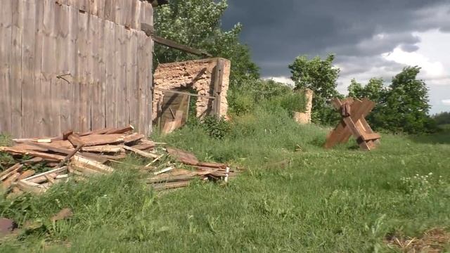 Земляника в грозу у дома. смотреть онлайн