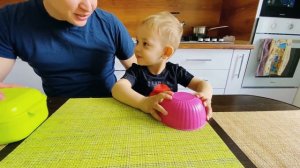 Тимур и папа- заболел живот от сладостей