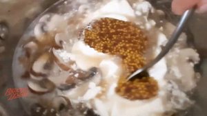 Куриные бедра в сметанном соусе с грибами ? | Вкусно Дома