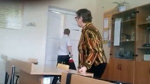 Парень издевается над учителем))))!!!