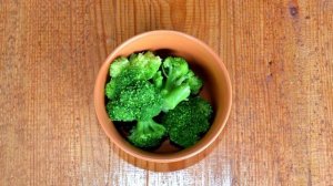 Салат из брокколи и огурцов