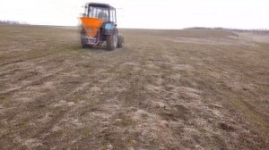 Подкормка озимой пшеницы селитрой 2019.  Польский разбрасыватель минеральных удобрений Dexwal