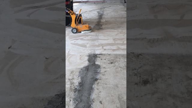 Шлифовка бетонного пола.  Подготовка бетона под укладку промышленного полимерного покрытия.