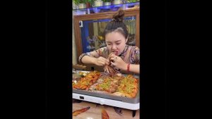 Что едят Китайцы?! есть осьминог, есть лобстер! Задача есть пряные морепродукты? їжте восьминога !