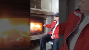 Почему дымит камин