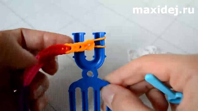 Браслет из резинок Рыбий хвост в оболочке на рогатке смотреть онлайн