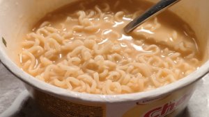 Доширак cheese #рамен #ramen #ramennoodles #doshirak #бичпакет #мукбангроссия #сырный